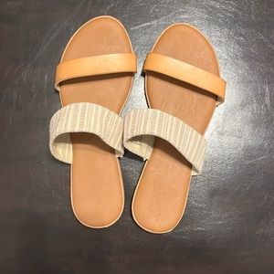 Universal Thread Strappy Sandals!